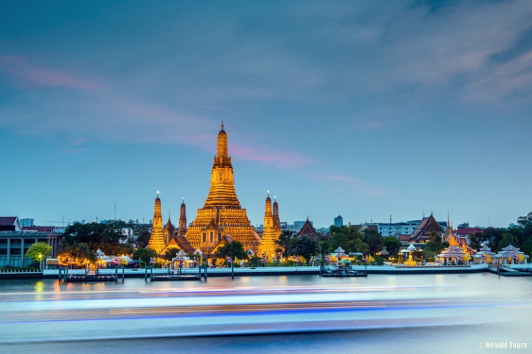 Kuil Wat Arun dan Sungai Chao Praya (Ronald Tagra)