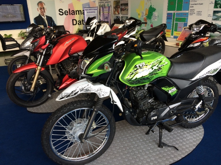 TVS Max salah satu andalan TVS untuk motor laki 125 cc yang sangat irit bbm dengan perbandingan 1:55 (dokpri)