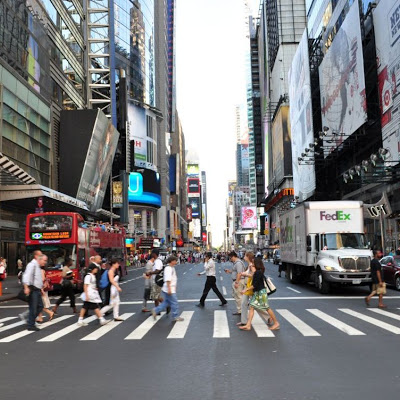 Ilustrasi: Jalan kaki di Kota New York, AS (Sumber: onmogul.com)