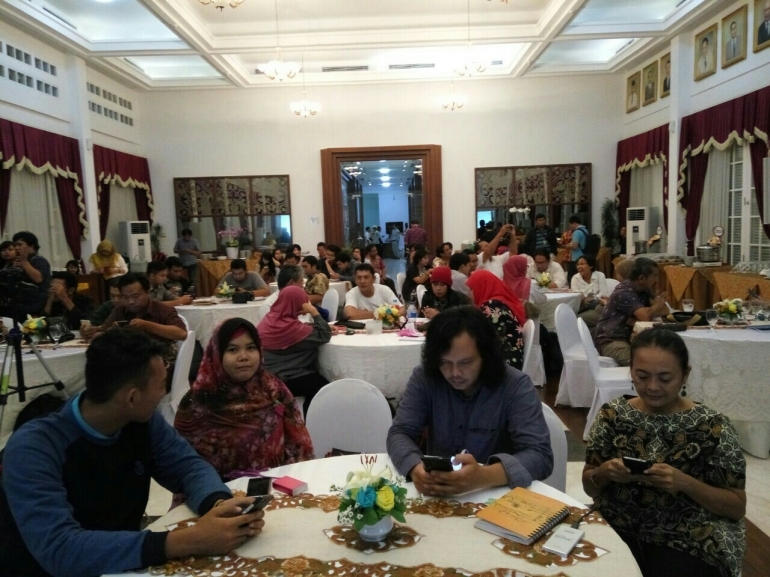 Kompasianer yang antusias hadir dalam acara dialog memenuhi ruang rapat pemimpin di lantai II gedung Bappenas (foto:dokpri)