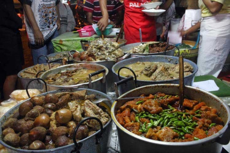 Sajian di Gudeg Pawon (source: spotunik.com)