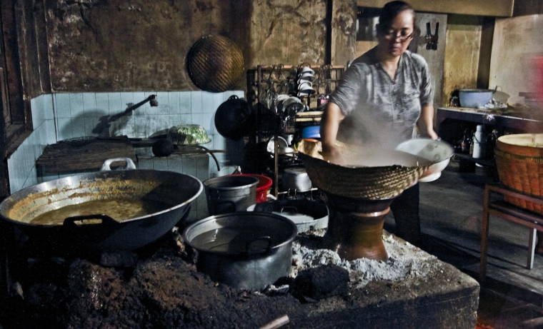 Bagian Dapur Gudeg Pawon (source: spotunik.com)