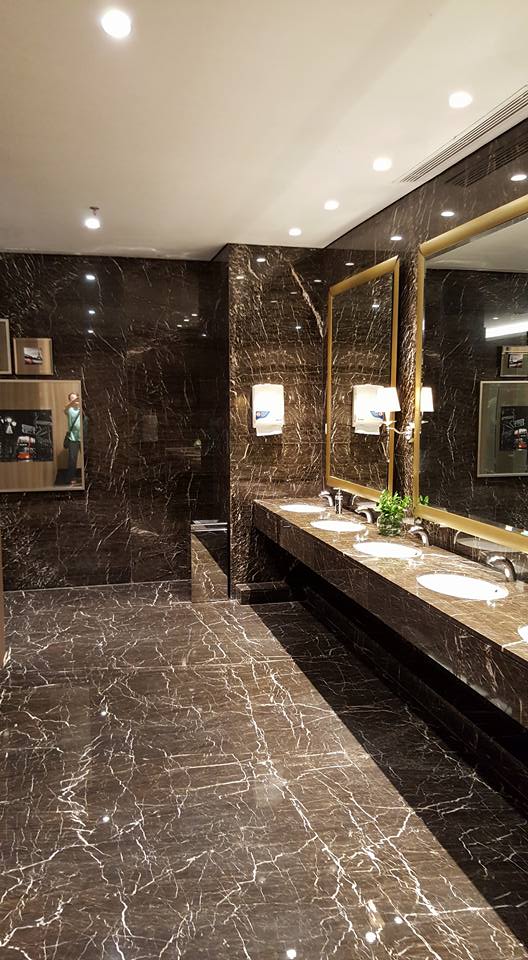 Toilet umum di Tunjungan Plaza 5, Surabaya (foto milik penulis)