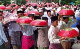 Tradisi Nganggung (sumber:jalan2.com)