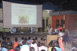 Saat sosialisasi perlindungan terhadap satwa dilindungi sebelum pemutaran film lingkungan, di Desa Padu Banjar, Simpang Hilir, KKU Foto dok. Yayasan Palung