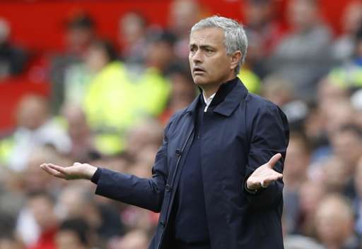 Reaksi Mourinho ketika Man. United tertinggal 0 - 1 oleh Man. City. | Sumber Gambar: reuters
