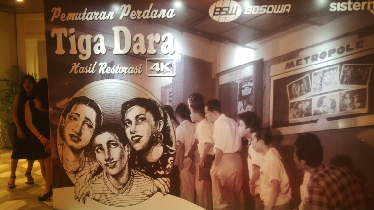 Poster film Tiga Dara saat pemutaran perdana hasil restorasi(dokpri)