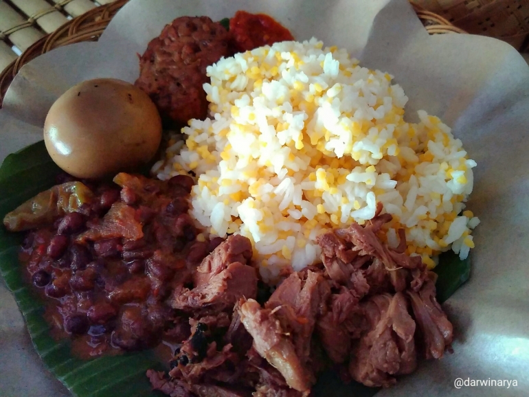 Seporsi Nasi Gudeg ala Roemah Pecel Mbak Sri Denpasar, Sabtu (10/9) siang