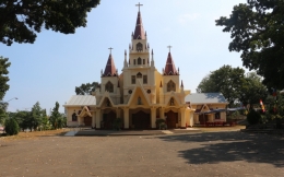 Katedral Reinha Rosari, Berada di Tengah Kota, Tampak Anggun (dok. Pribadi)