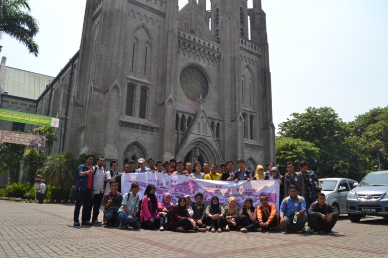 Dok. Pri | Kunjungan Pemuda Lintas Iman Ke Salah Satu Katedral.