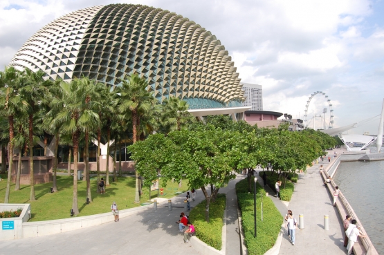 Esplanade dan queen elizabeth walk (famouswonders.com)