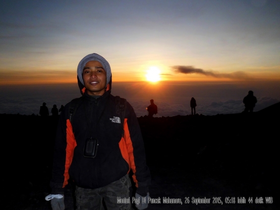 Sunrise di puncak Mahameru