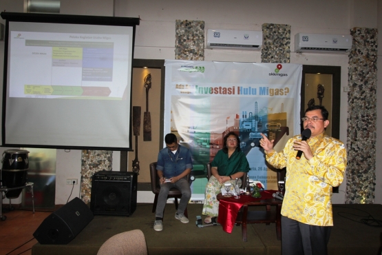 Taslim Z Yunus, Kepala Bagian Humas SKK Migas sedang memberi pemaparan kepada para kompasioner pada kesempatan Kompasiana Nangkring bersama SKK Migas di Jakarta, 26 Agustus 2016.