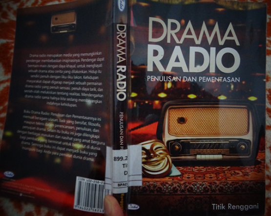 Drama Radio: Penulisan dan Pementasan karya Titik Renggani, Penerbit Ombak, 2014 (Foto: Dok Pri)