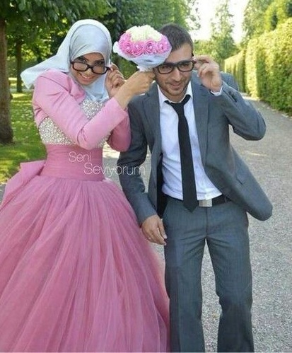 Sumber gambar: http://gonexplore.blogspot.co.id/2016/07/30-best-muslim-wedding-couples-masha.html