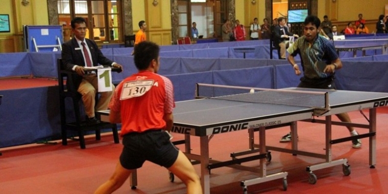 Pemain tenis meja paralimpian David Jacob (kanan)/gambar dari juara.net.