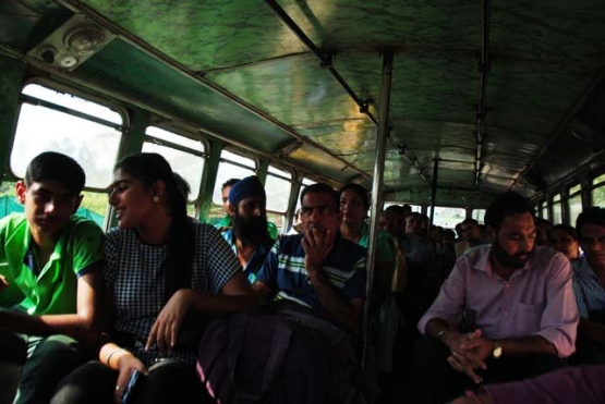 Di dalam bus. Foto merupakan dokumentasi pribadi penulis traveling-di-india-6