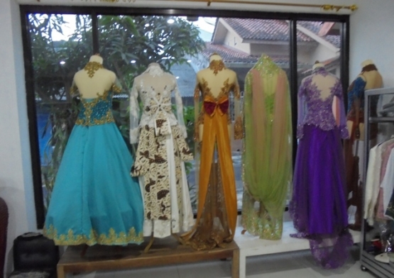 Kalau kebaya bordir harganya masih lumayan (foto: dok pri)