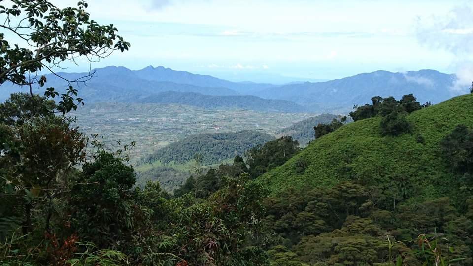 View Panorama di trek dari Shelter 1 ke 3. Foto: Koleksi Pribadi