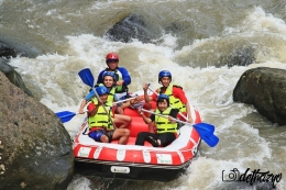 rafting (sungai nimanga, minahasa, sulawesi utara)/ dethazyo