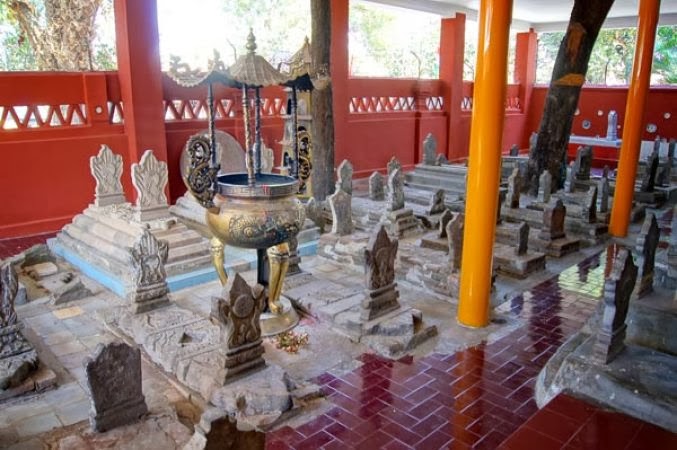 Makam Nyi Ong Tien di Astana Gunung Jati. (gambar dari akucintanusantaraku)