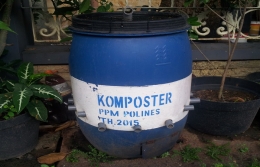 Komposter yang perlu dimiliki setiap keluarga untuk pemanfaatan sampah menjadi kompos, sehingga mengurangi volume sampah yang dibuang. Sumber: Dokpri