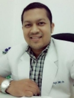 dr Mohammad Irfan spesialisasi dokter umum RSUD Dr. Zainoel Abidin Banda Aceh yang menanggani pelayanan konsultasi umum, dari masalah kesehatan masyarakat, kesehatan pra nikah, pemeriksaan pra bedah, pemeriksaan fisik tahunan dan lain-lain. (foto: dok pri).