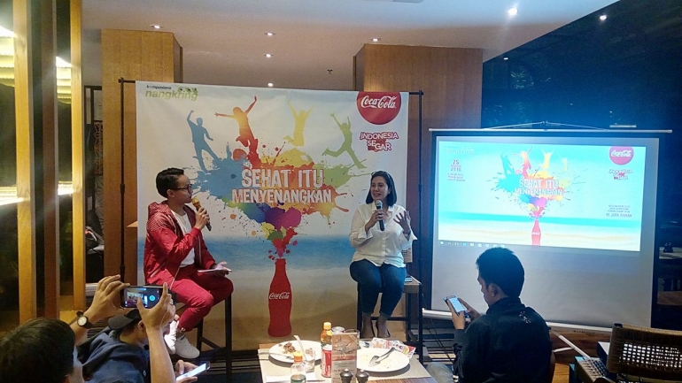 Ibu Winnie Soendoro, Marketing Communication Coca Cola saat memberikan penjelasan program Indonesia segar / Foto Bowo Susilo