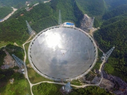 Teleskop radio terbesar dinuia dengan diameter 500 meter. Sumber: estaticos.efe.com