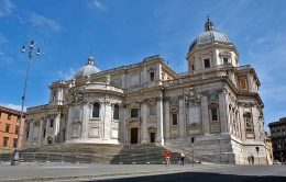 Tampak depan dan tampak belakang Basilica Santa Maria Maggiore, kota Roma (www.paradoxplace.com)