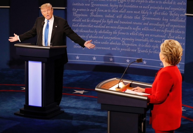 Debat perdana antara Donald Trump dan Hillary Clinton. Sumber: latimes.com