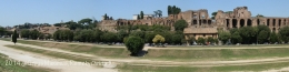 Trek stadion, dilapisi pasir, sesuai denan situs Romawi kuno dijamannya (Dokumen pribadi)
