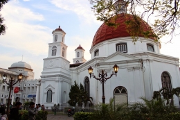 Gereja Blenduk Semarang (Source: wisatalagi.blogspot.com)