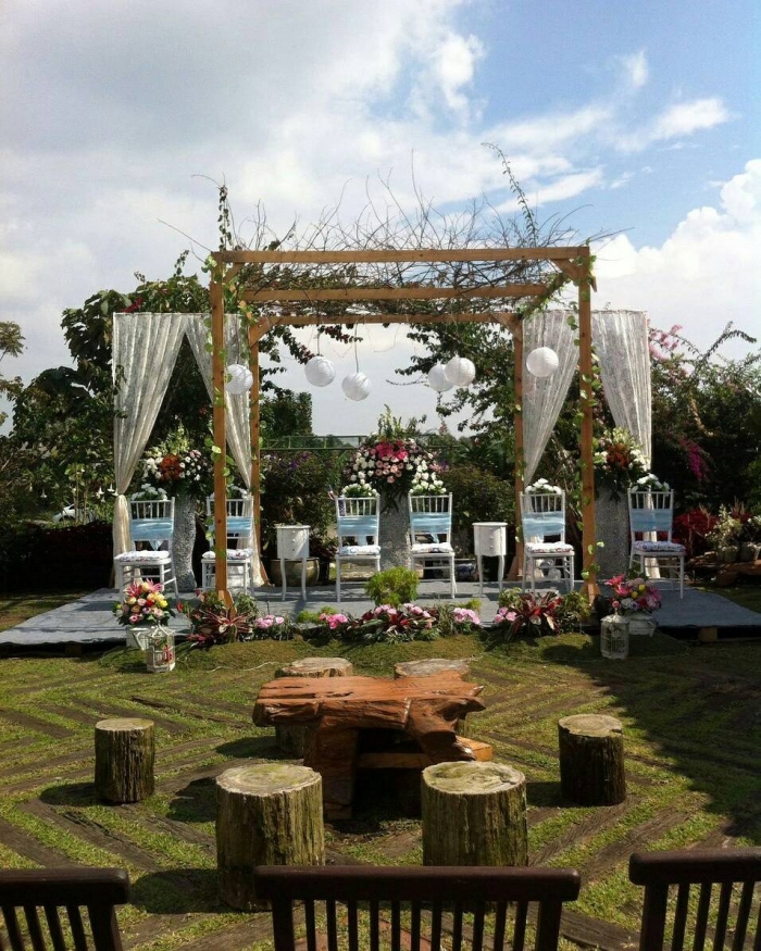 Pesta Pernikahan Sederhana dan Unik dengan Konsep Outdoor  Pesta Pernikahan Sederhana dan Unik dengan Konsep Outdoor