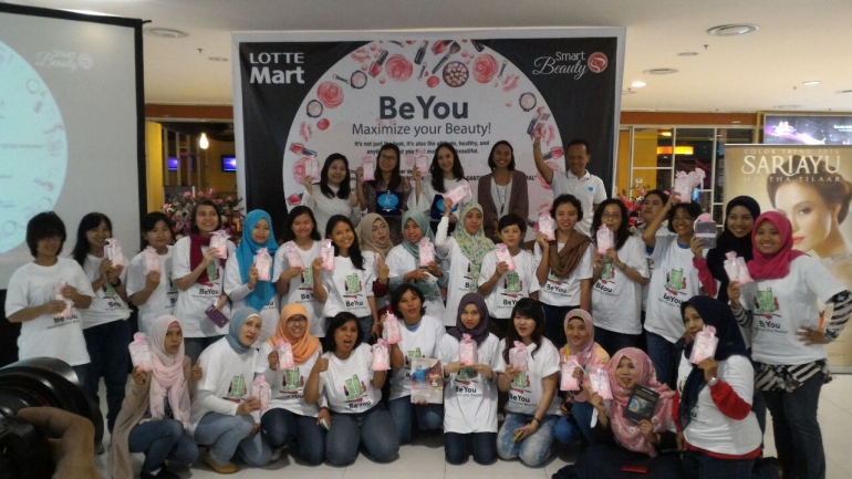 Peserta Nangkring cantik di Lotte Mart (Foto milik Kompasiana)