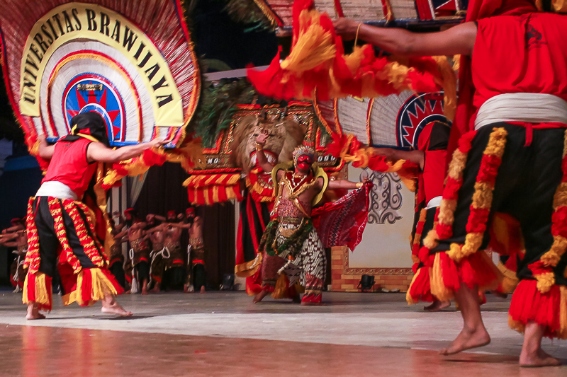 Kelono Sewandono bertempur melawan Singo Barong