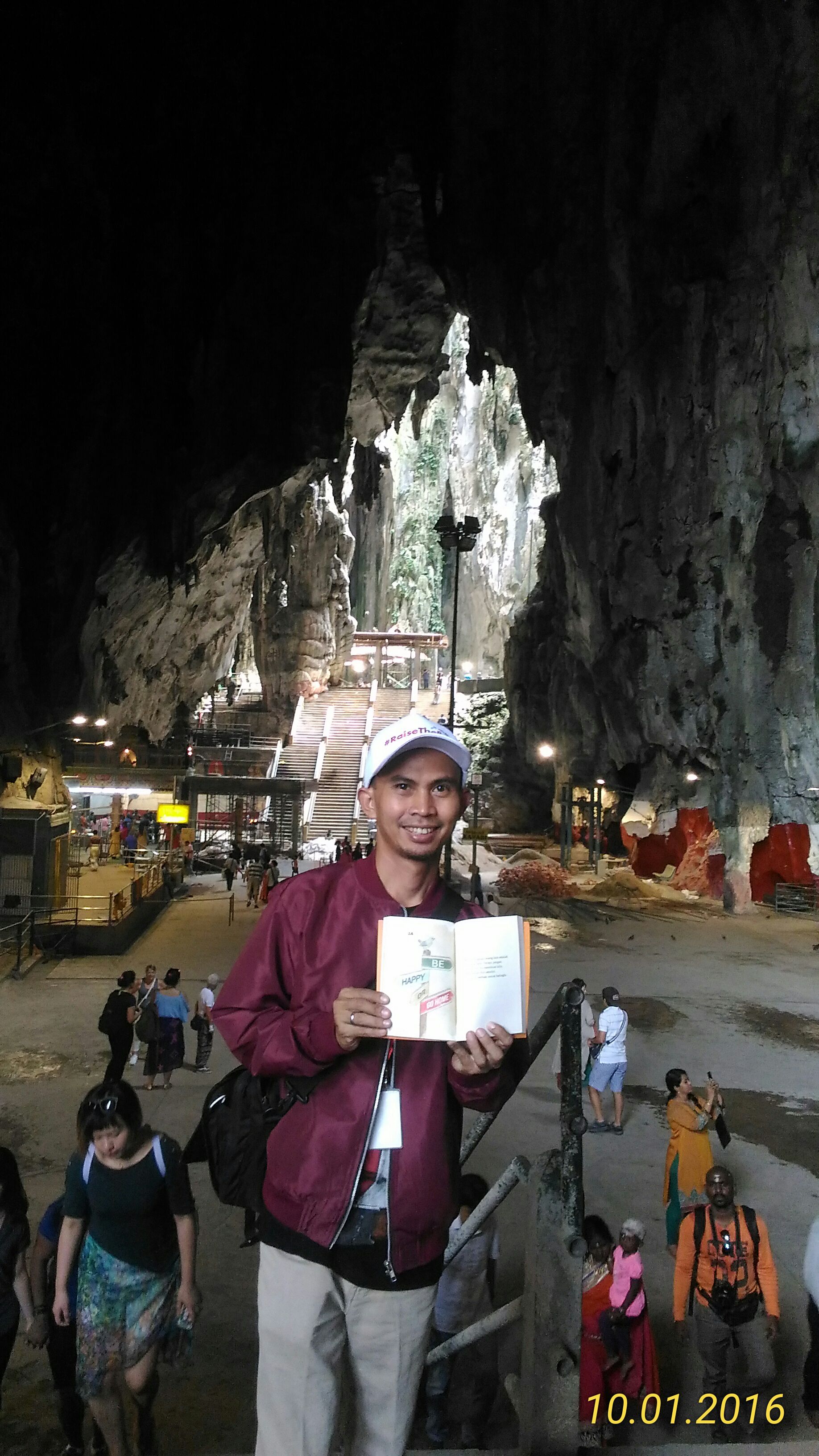 Saya,Buku Danny dan Batu Caves Malaysia (dokumenmtasi pribadi)