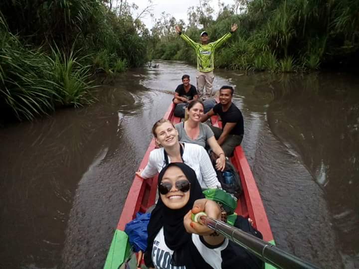 Teman-teman yang mengisi hari libur dengan menghampiri hutan di Pematang Gadung. Foto dok. Salsabilla Al Qadrie