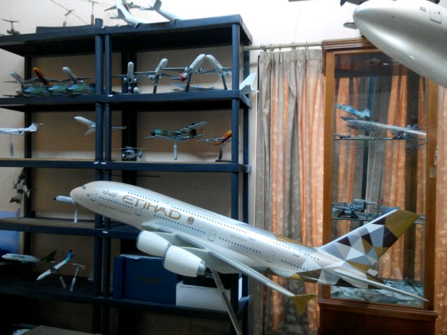 Produk miniatur pesawat ini banyak dipesan oleh armada penerbangan dan para kolektor mancanegara (dokpri)