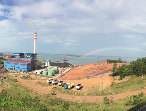 Pemandangan unit PLTU Kaltim Teluk Balikpapan (2x110 MW) dari kantor Sektor Balikpapan