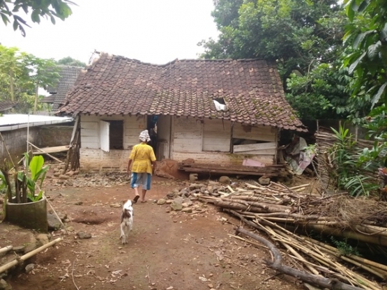 Mbah Kesi ditemani (dokpri)