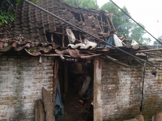 Begini kondisi bagian dapurnya (foto: dok pri)