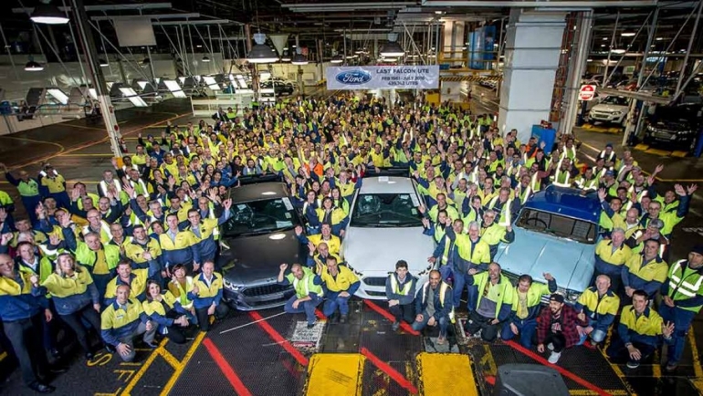 Produksi mobil Ford Falcon terakhir menandai berakhirnya era parbik Ford di Australia. Sumber: resources.carsguide.com.au