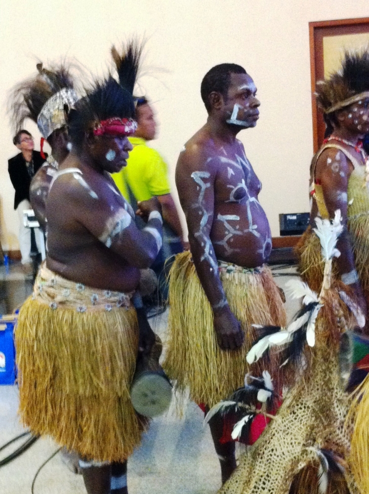 Sebagian penari dari suku Kamoro, Papua, yang tampil di Kompasianival 2016. (Foto: koleksi pribadi)