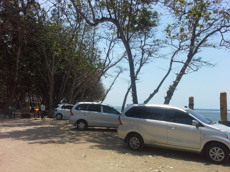 Tepi pantai Balekambang/Dok. Pribadi