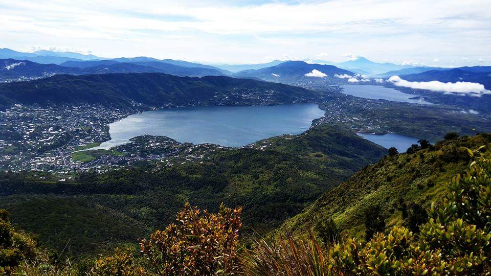 Pemandangan dari sisi Selatan puncak (dokpri)