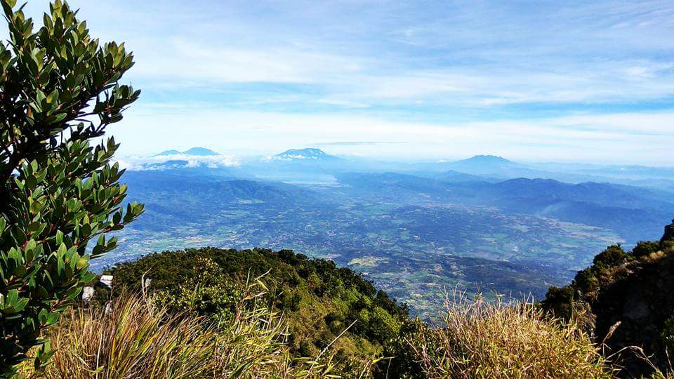 Pemandangan dari area puncak sisi Utara (dokpri)