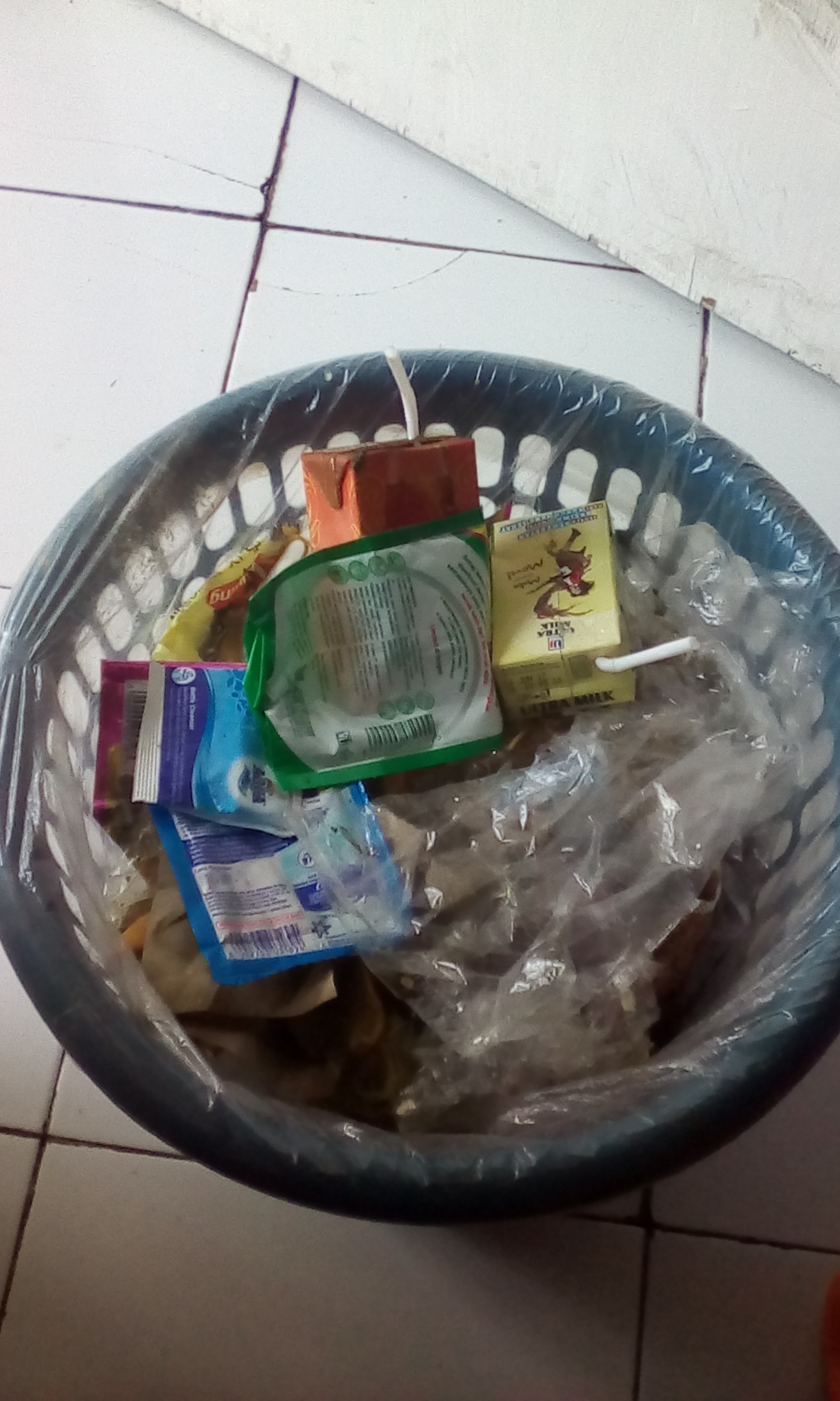 Sampah plastik. (foto:Irma)