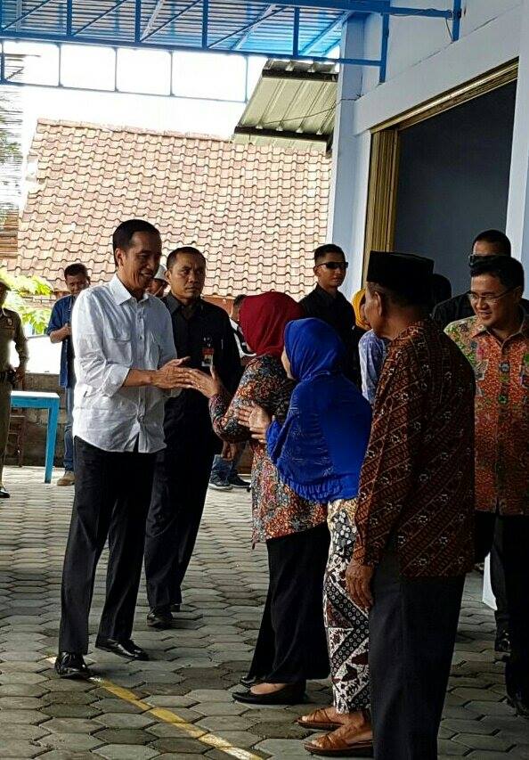 Jokowi setiba di RM Sego Abang, dok Eddy Praptono