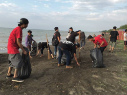 Bersih Pantai Sirkuit Widuri - Pemalang (Dok.Komunitas Resik Pantai)